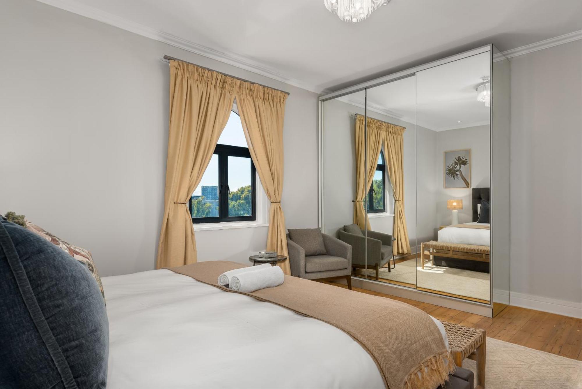 Apartment Warwick Mansions 12 *