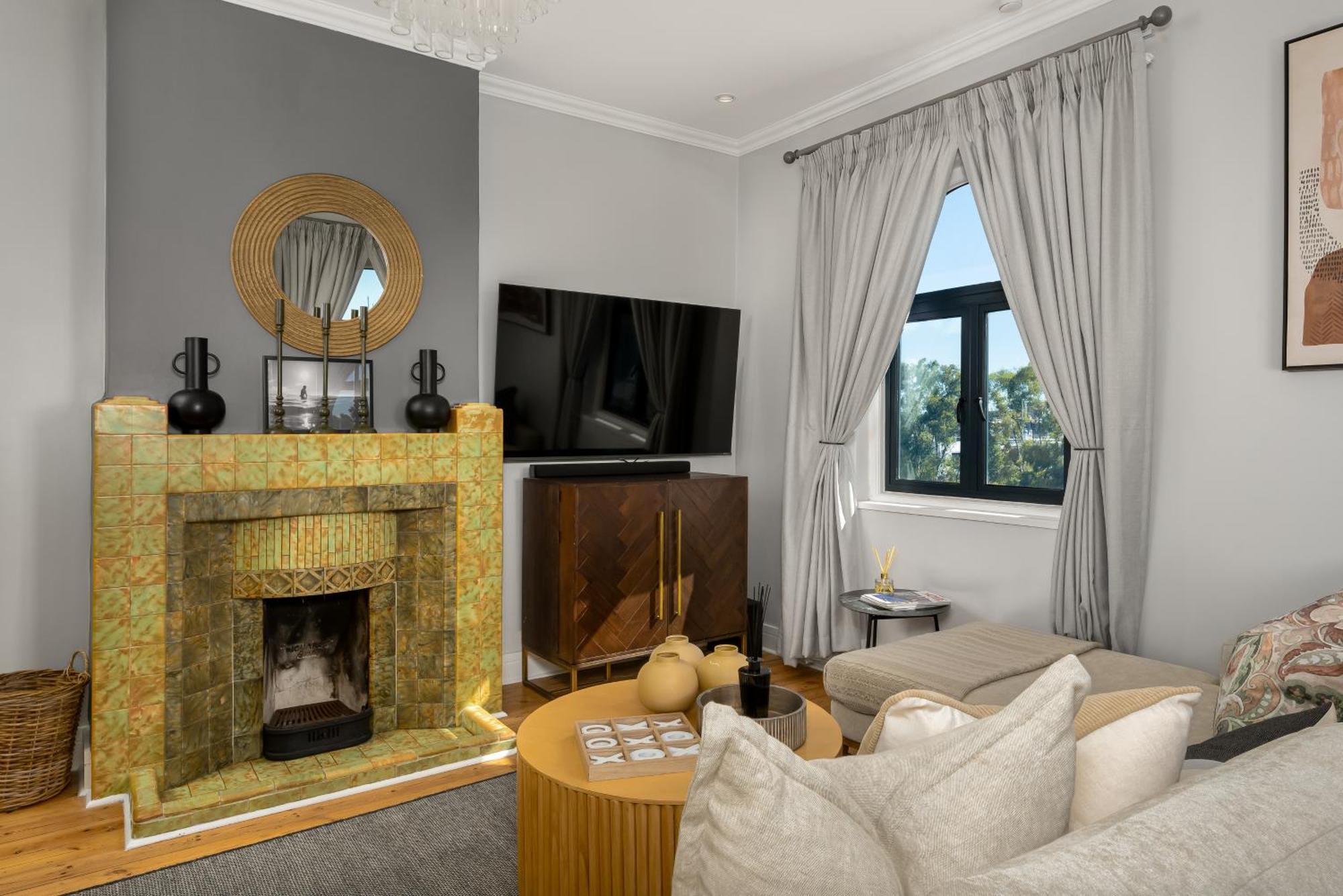 Warwick Mansions 12 Apartment