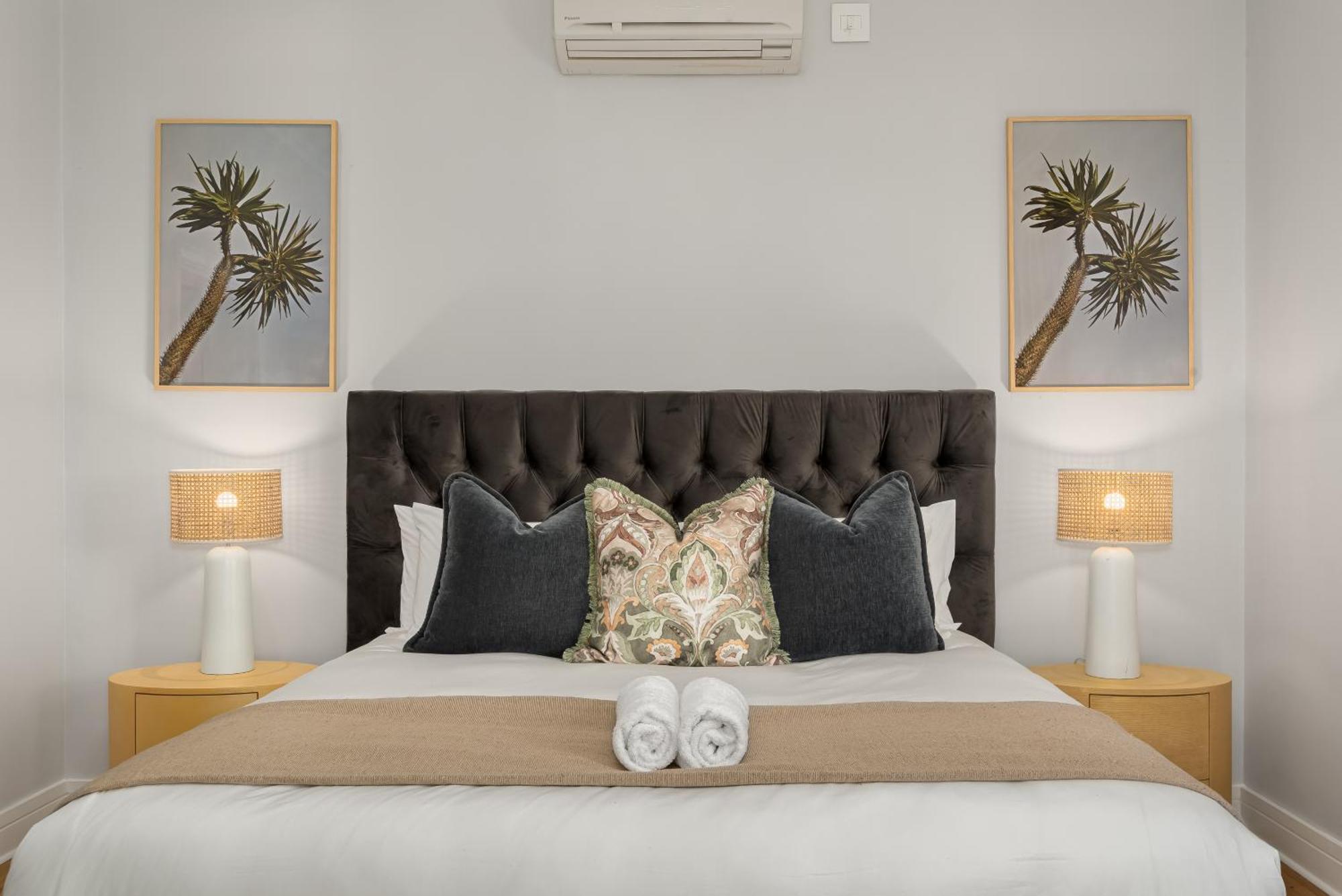Warwick Mansions 12 *